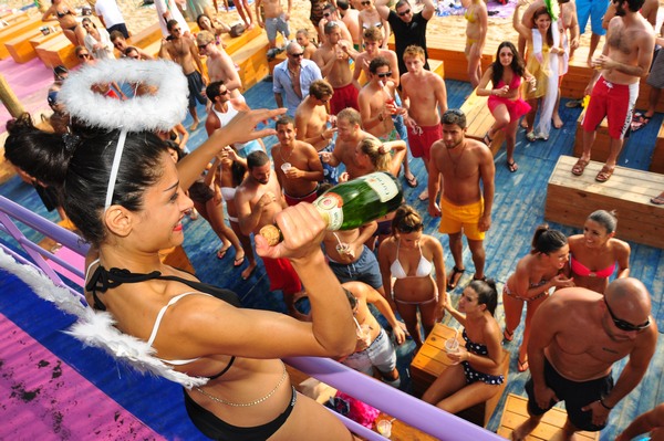 Champagne Showers @ Edde Sands